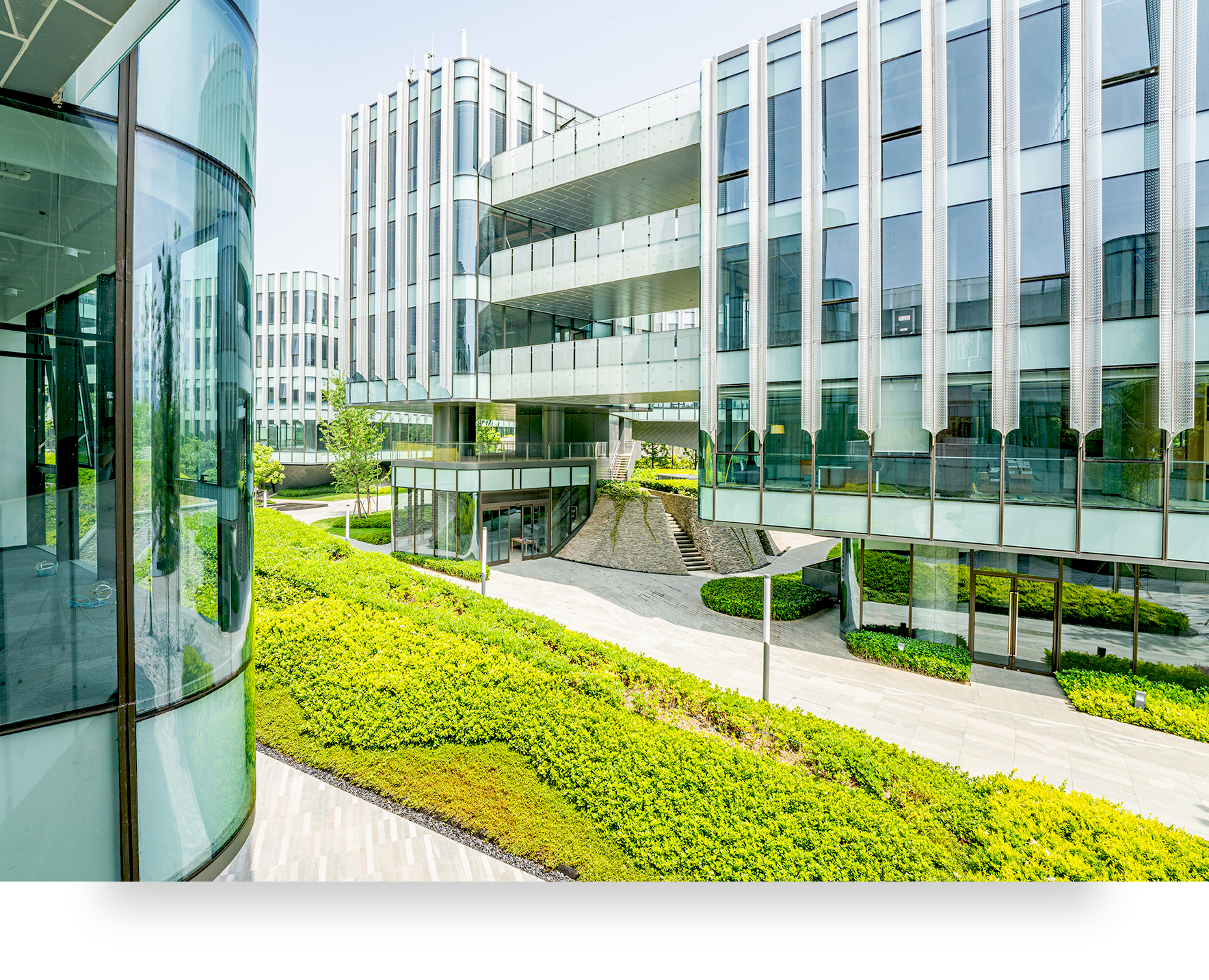 EMEA_Commercial Landing Pages - Office_26361_Hero Image-1